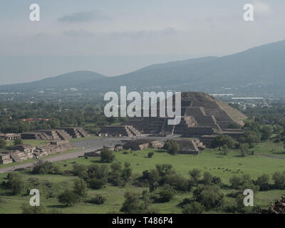 Stätte der antiken Stadt Teotihuacán, in der Nähe des modernen Mexico City Stockfoto