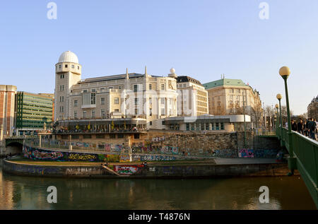 Wien, Österreich - 31 März 2019: im Jugendstil entworfen (Sezession) Stil von Max Fabiani, dem Observatorium und Bildung Institut Urania eröffnet 1910. Stockfoto