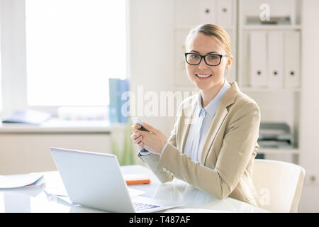 Porträt der erfolgreiche Manager im Büro Stockfoto