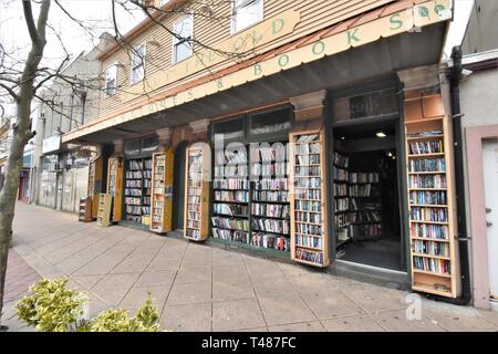 Princeton verwendet Book Store in Atlantic City, New Jersey, USA mit Eigentümern und 900.000 Bücher und Fotos für den Verkauf und die Erhaltung Stockfoto