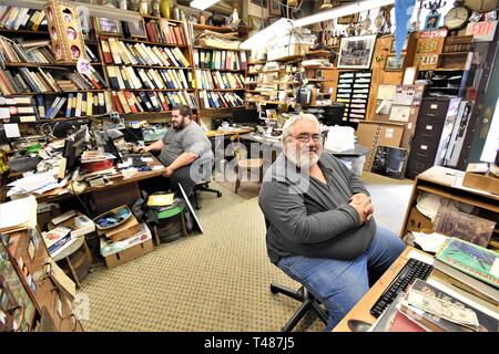 Princeton verwendet Book Store in Atlantic City, New Jersey, USA mit Eigentümern und 900.000 Bücher und Fotos für den Verkauf und die Erhaltung Stockfoto