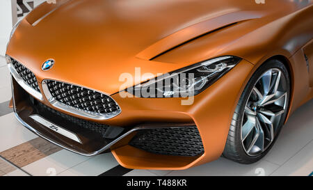 München, Deutschland - 21 April, 2018: Prototyp des neuen BMW Z4 Auto neben der dritten Generation Modell der Sportwagen mit versenkbaren Hardtop. Stockfoto