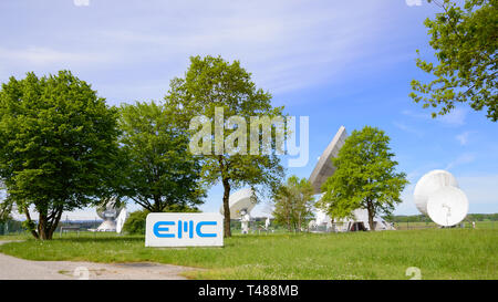 Raisting, Deutschland - 21. Mai 2016: EMC GmbH Telekommunikationsunternehmen in Raisting Bodenstation - der größte Space Communications Erde te Stockfoto