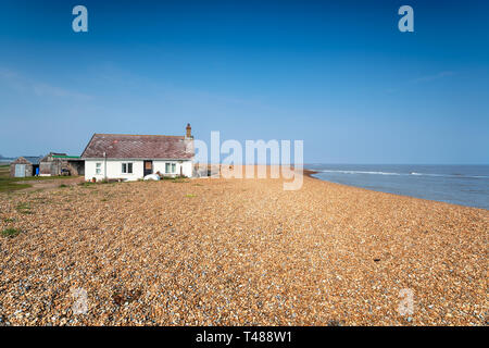 Der Strand von Kies Straße auf der Küste von Suffolk Stockfoto