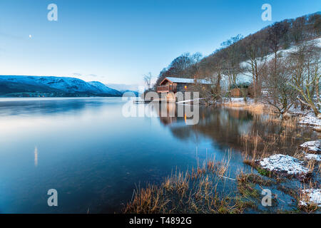 Dawn in Pooley Bridge boathouse auf Ullswater im Nationalpark Lake District in Cumbria Stockfoto