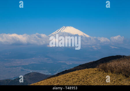 Wunderschöne Aussicht auf dem Gipfel des Mount Fuji mit Schnee bedeckt von komagatake Berg, Japan Stockfoto