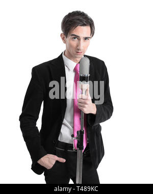 Stilvolle Kerl mit einem Mikrofon singen Jazz. isoliert auf einem weißen Stockfoto