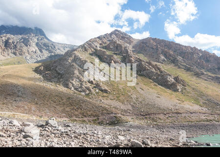 Cajon del Maipo. Maipo Canyon, eine Schlucht in der Anden. Chile. In der Nähe der Hauptstadt Santiago. Es bietet wunderschöne Landschaften. Stockfoto