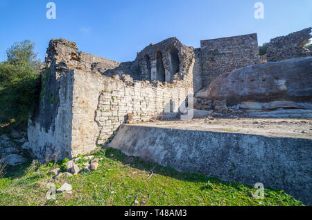 Die römischen Überreste am Schloss von Jimena de la Frontera, Cadiz, Spanien. Hydraulische Infrastruktur Stockfoto