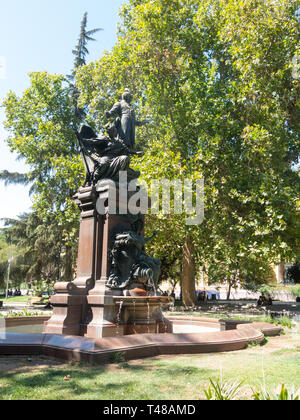 SANTIAGO, CHILE - 26. Januar 2018: Die Statue von Vicuña Mackenna, ein Werk des Bildhauers Jules-Félix Coutan, am gleichnamigen Platz, in der Mitte Stockfoto