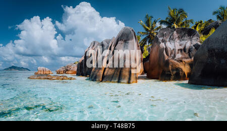 Anse Source D'Argent - Traumhafte, Paradise Beach mit einzigartigen bizarren Granitfelsen, flachen Lagune. La Digue Island, Seychellen Stockfoto