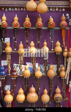 Chinesische Hulusi Kürbis Cucurbit Flöten auf Verkauf, Altstadt, Shanghai, China Stockfoto