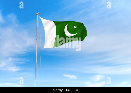 Pakistan Flagge weht im Wind über blauen Himmel Hintergrund Stockfoto