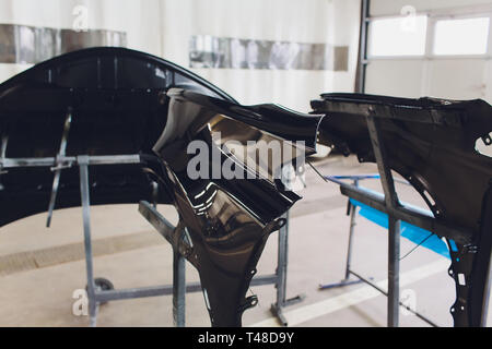 Auto Stoßstange Ready at the body shop zu malen. Stockfoto