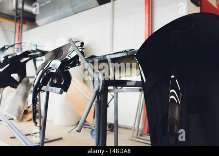 Auto Stoßstange Ready at the body shop zu malen. Stockfoto