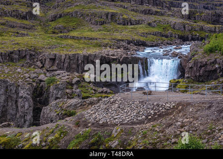 Auch Nykurhylsfoss sveinsstekksfoss Wasserfall in der Nähe von Djúpivogur Stadt im Osten von Island Stockfoto