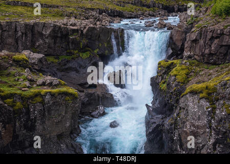Sveinsstekksfoss Wasserfall in der Nähe von Djúpivogur Stadt im Osten von Island Stockfoto