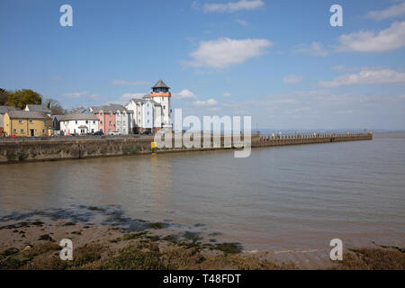 April 2019 - Wohnhäuser auf der Uferpromenade am Portishead Marina Stockfoto