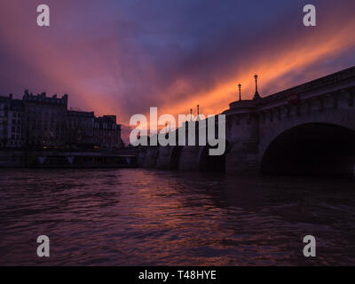 Paris Sonnenuntergang am Pont de la Concorde Stockfoto