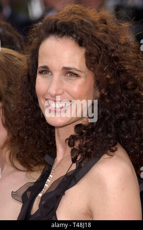 CANNES, Frankreich. 15. Mai 2003: Schauspielerin ANDIE MacDOWELL bei der Vorführung der Matrix auf dem Cannes Film Festival Neu geladen. Stockfoto