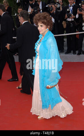 CANNES, Frankreich. Mai 15, 2003: Schauspielerin Gina Lollobrigida bei der Vorführung der Matrix auf dem Cannes Film Festival Neu geladen. Stockfoto