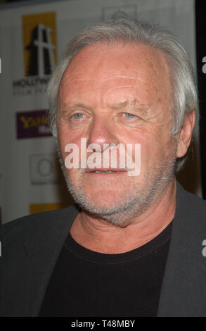 LOS ANGELES, Ca. Oktober 21, 2003: Schauspieler Sir Anthony Hopkins im Hollywood Premiere seines neuen Films Der menschliche Fleck. Stockfoto