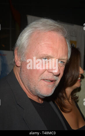 LOS ANGELES, Ca. Oktober 21, 2003: Schauspieler Sir Anthony Hopkins im Hollywood Premiere seines neuen Films Der menschliche Fleck. Stockfoto