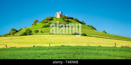 Desenberg Burg, auch Daseburg, Burg auf Basalt hill Ruine, Wahrzeichen der Warburger Börde, Warburg, Nordrhein-Westfalen, Deutschland Stockfoto