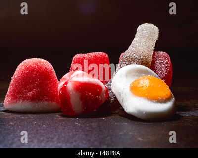 Jelly Beans auf Marmor Geschichte beleuchtet von oben Stockfoto