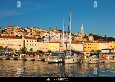 Segelboote im Hafen von Mali Losinj, Losinj, Golf von Kvarner Bucht, Kroatien Stockfoto