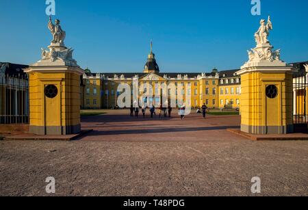 Badisches Landesmuseum Karlsruhe Schloss, Palast aus dem 18. Jahrhundert und Museum der regionalen Geschichte und Kultur, Karlsruhe, Baden-Württemberg, Deutschland Stockfoto