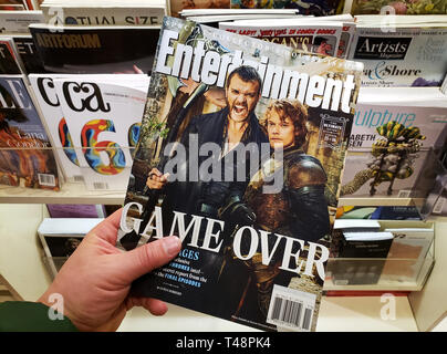 MONTREAL, KANADA - 28. MÄRZ 2019: Entertainment Weekly spezielle Sammler Doppelausgabe. Game Over - Spiel der Throne speciall Problem mit Theon Grayjoy Stockfoto