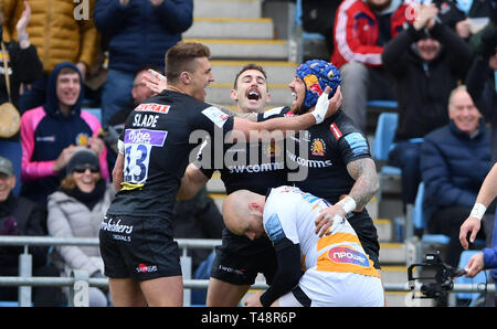 Exeter Chiefs Jack Nowell (rechts) feiert das Zählen der erste Versuch des Spiels während der gallagher Premiership Match am sandigen Park, Exeter. Stockfoto