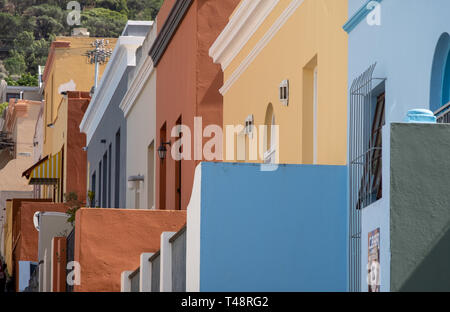 Häuser in der Malay Quarter, Bo Kaap. Historischen Bereich von bunt bemalten Häuser im Zentrum der Stadt blonging vor allem auf die muslimischen Bevölkerung. Stockfoto