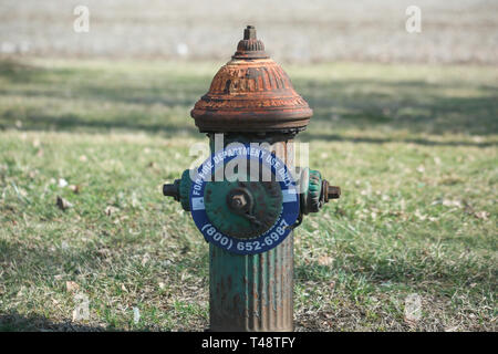 Princeton, New Jersey - 16. März 2019: verrostete Hydrant in New Jersey Street. Feuer hidrant für Notfälle Feuer - Bild Stockfoto