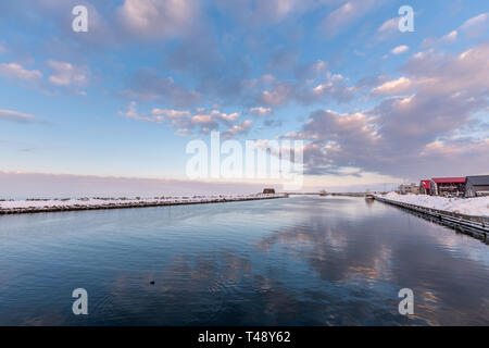 Abashiri, Japan, 16.02.2019, Fahrt mit dem Schiff über einen gefrorenen Ochotskischen Meer. Stockfoto