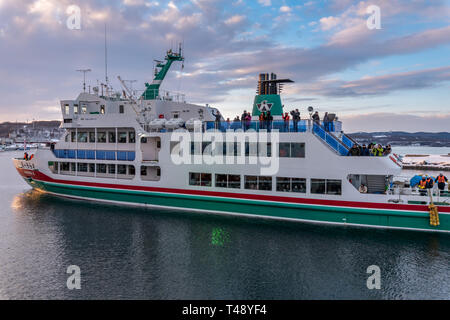 Abashiri, Japan, 16.02.2019, Fahrt mit dem Schiff über einen gefrorenen Ochotskischen Meer. Stockfoto