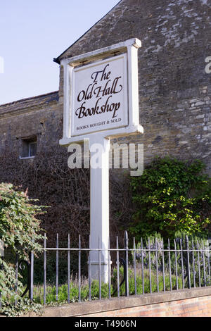 Die alte Halle Buchhandlung unterzeichnen, Brackley. Stockfoto