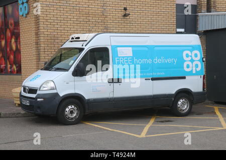 Ein CO-OP-LIEFERWAGEN AUF DER INSEL MAN Stockfoto