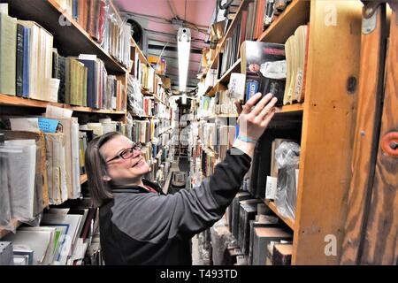 Princeton verwendet Book Store in Atlantic City, New Jersey, USA mit Eigentümern und 900.000 Bücher und Fotos für den Verkauf und die Erhaltung Stockfoto