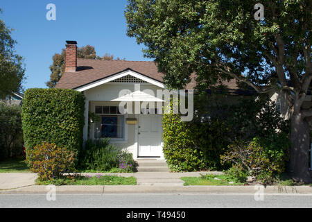 Pacific Grove, Kalifornien, USA, 13. April, 2019 Charaktervolles bezahlbare Wohnungen in Pacific Grove, auf der Monterey Halbinsel, Kalifornien, USA. Stockfoto