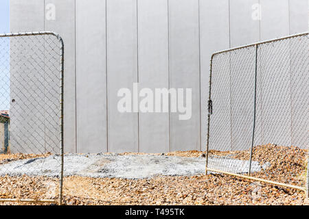 Gates auf neu entwickelte Baustelle öffnen. Stockfoto