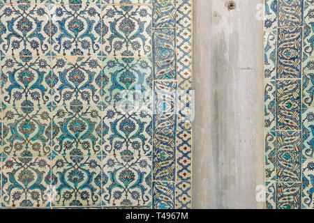 Alte handgemachte türkisch - osmanischen Fliesen im Topkapi Palast, Istanbul, Türkei Stockfoto