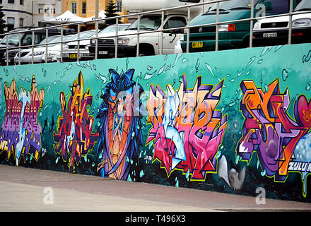 Bondi Beach Sydney, Australien - 28. Mai 2011: Wandmalereien unter Parkplatz Stockfoto