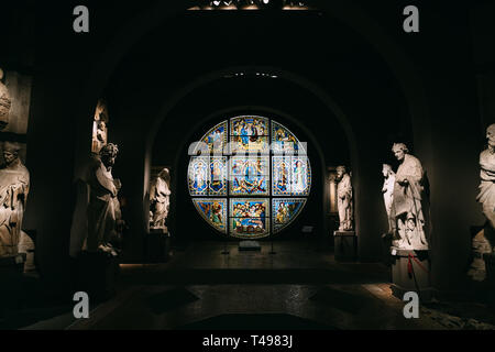 Siena, Italien - 28. Juni 2018: Panoramablick auf Innenraum Skulptur im Museo dell Opera Stockfoto