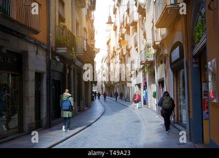 Girona, Spanien - Januar 23, 2019: Straße in der Altstadt Eng. Girona, Katalonien, Spanien Stockfoto