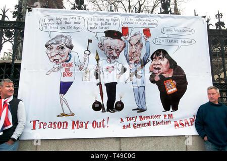 London Am 12. April 2019. Parliament Square. UKIP Brexiteers mit einem großen Banner lächerlichmachen Theresa May, Jeremy Corbyn, John McDonnell und Diane Abt Stockfoto