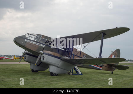 Ade Havilland Dragon Rapide gemalt in Scottish Airways livery am Duxford Imperial War Museum. Eine Ebene aus den 1930er Jahren in Großbritannien produziert. Stockfoto