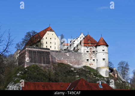 Schloss Hellenstein in Heidenheim an der Brenz in Süddeutschland gegen einen blauen Himmel mit Kopie Raum Stockfoto