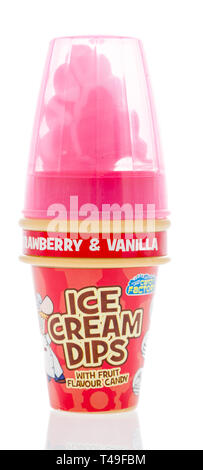 Winneconne, WI - 12. April 2019: ein Paket von Eis dips mit Fruchtgeschmack candy auf einem isolierten Hintergrund Stockfoto